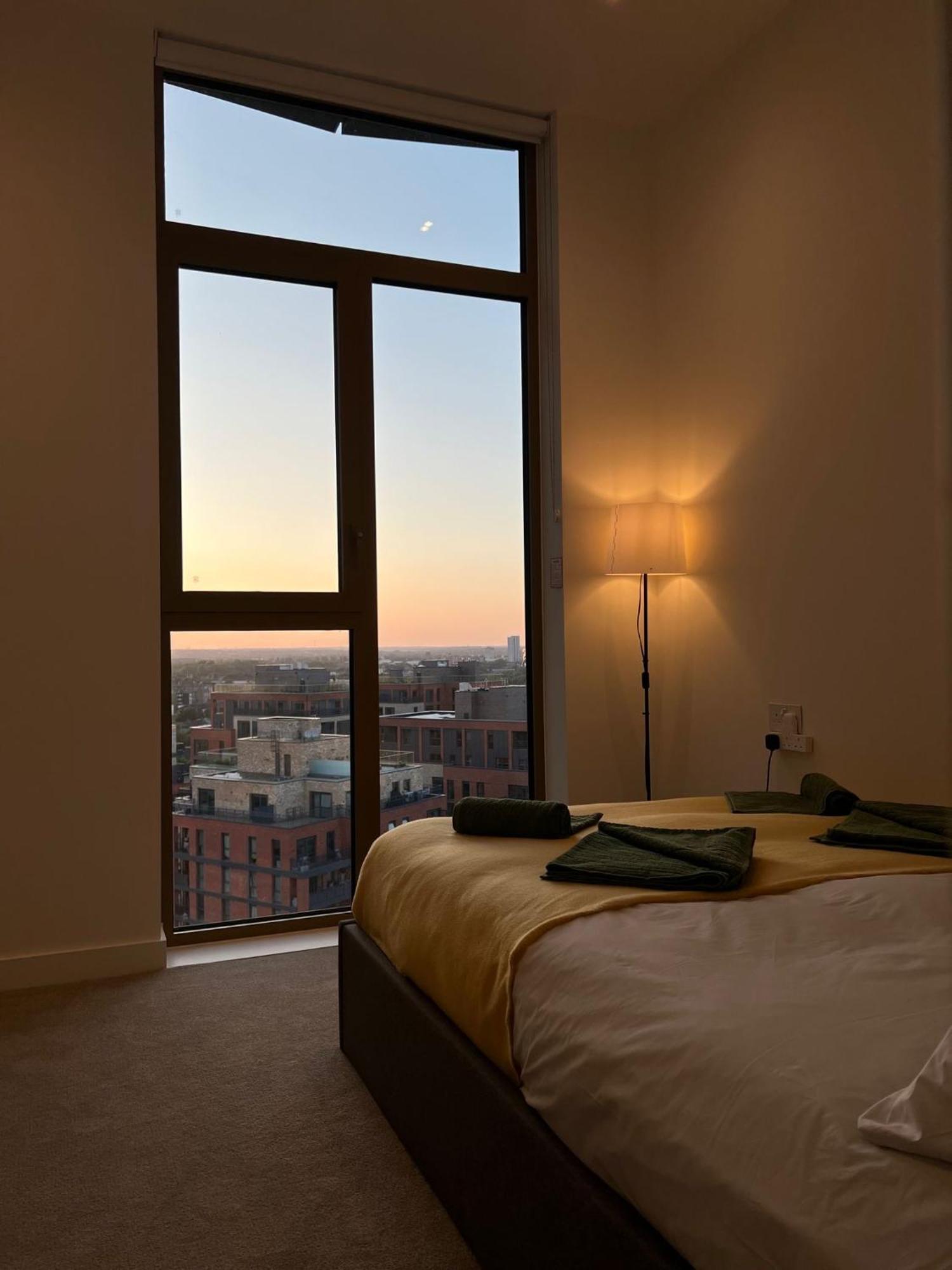 Cozy Room With Private Bathroom In Luxurious Flat Londres Exterior foto